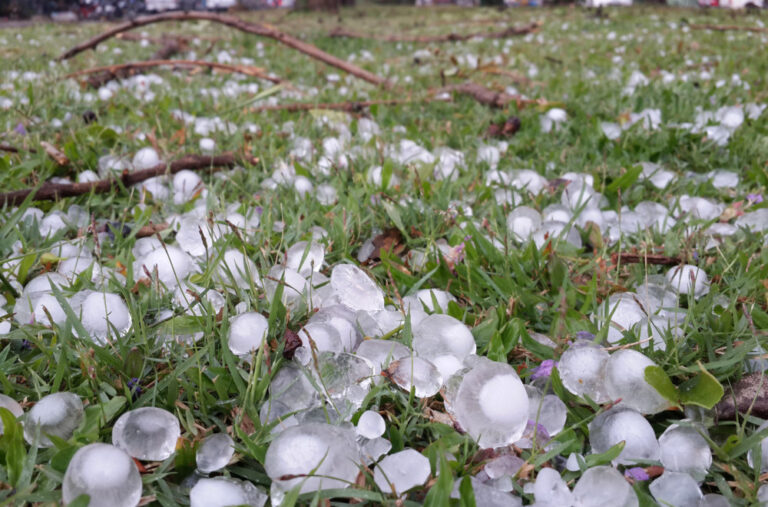 Nevrijeme tutnji po Srbiji: Evo gde je tukao grad VIDEO