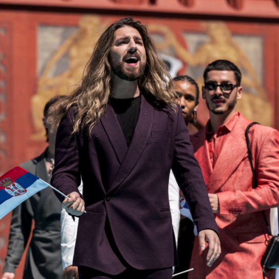 "Najvredniji mop na Evroviziji": Princ od Vranje postao glavni izvor šala na mrežama VIDEO