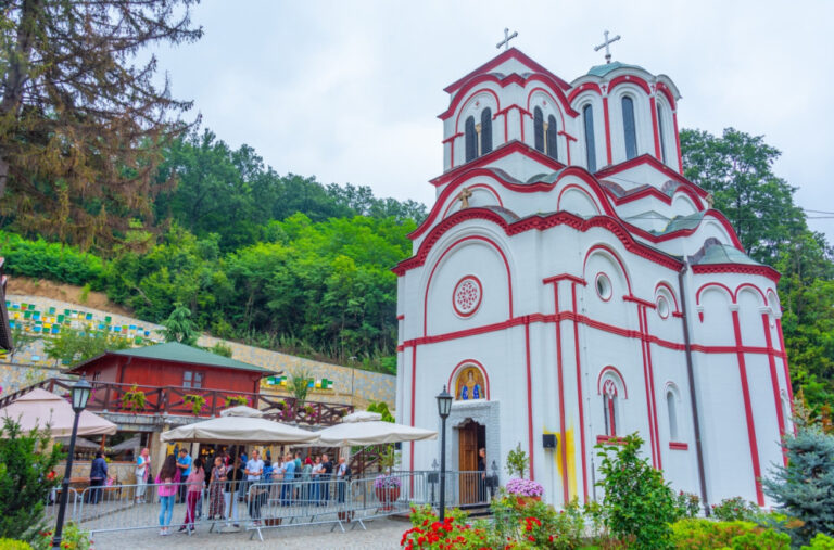 Posebna tradicija u najposnećenijem srpskom manastiru: „Veoma potresan trenutak“