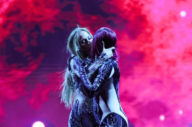 Dženifer Lopez se ljubila sa plesačicom: Reakcije pljušte VIDEO