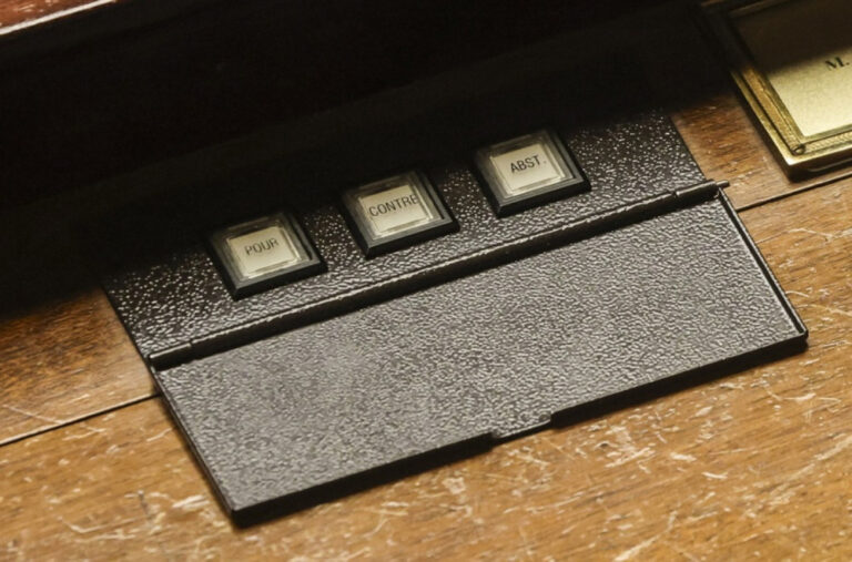 Francuski poslanici usvojili prijedlog zakona o legalizaciji eutanazije