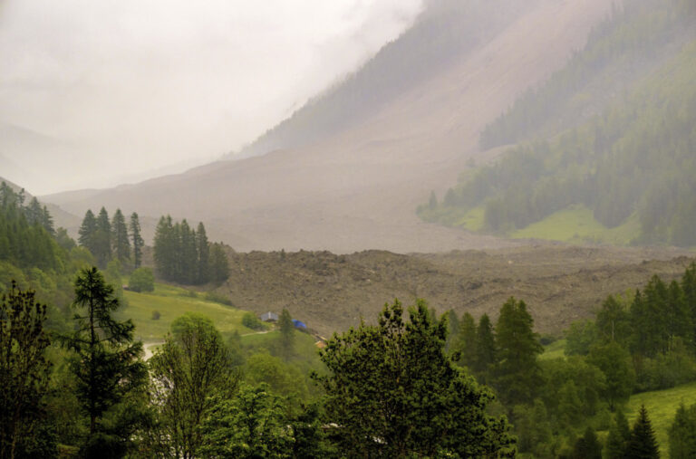 Smrt zbog odrona u švajcarskim Alpima: „Kao lepak koji drži visoke planine zajedno“