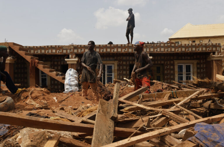Raste broj mrtvih u Nigeriji: Bujica odnela više od stotinu života VIDEO
