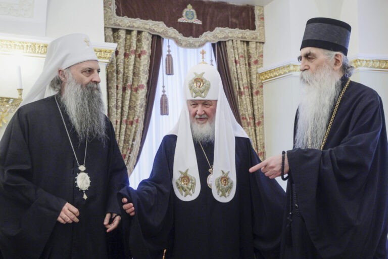 Porfirije izbjegao raspravu o studentima na Saboru, Irinej Bulović ih uporedio sa teroristima