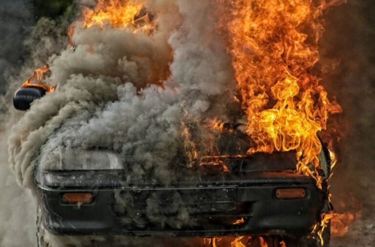 Teška saobraćajna nesreća: Sedmoro poginulih u sudaru pikapa i turističkog kombija FOTO