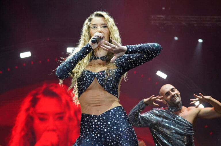 Hrvati odljjepili za srpskom pjevačicom: Skinula Tompsona sa trona na Yotubeu VIDEO