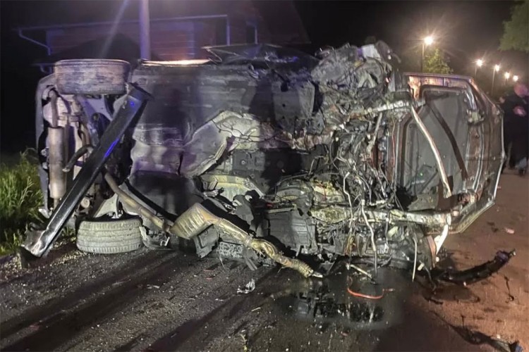 Udes u Bišćanima kod Prijedora: BMW sletio sa puta, dvije osobe povrijeđene