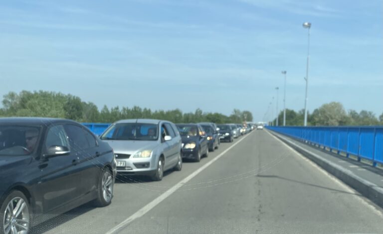 Duge kolone na Pavlović mostu nakon prvomajskih praznika: Čeka se i do sat vremena