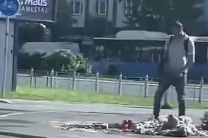 Moralni otpad među nama: Muškarac urinirao po svijećama i cvijeću koje su ostavljeni u čast žrtvama pada nadstrešnice