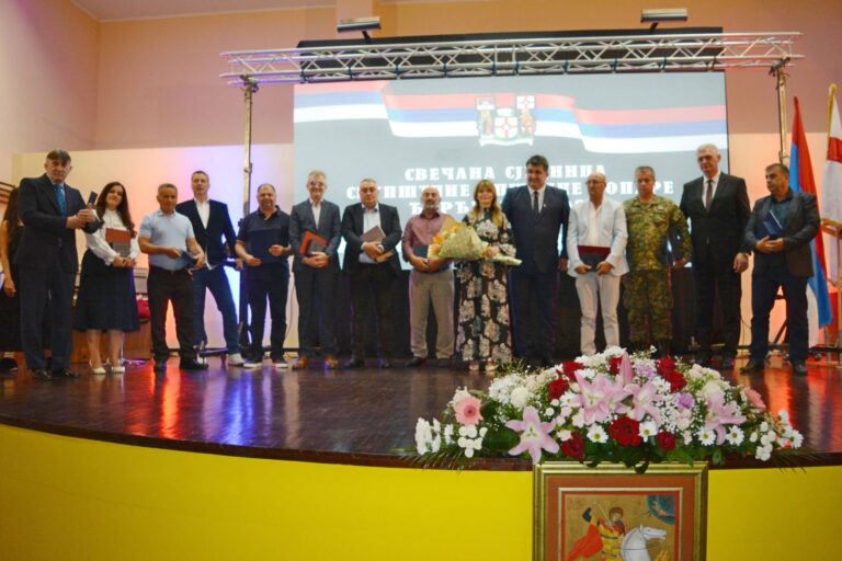 Svečana sjednica Skupštine opštine Lopare: Dodijeljena priznanja za doprinos razvoju lokalne zajednice