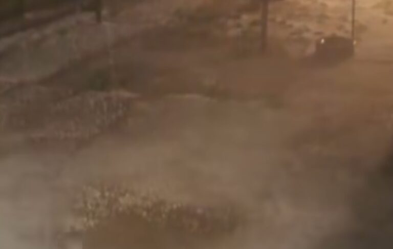 Strašno: Nanosi leda leže po zemlji, sve je bijelo FOTO