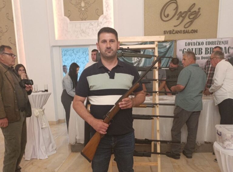 Bijeljina: Poklon puška Slavenka Ristića otišla u ruke lovca iz Ostojićeva