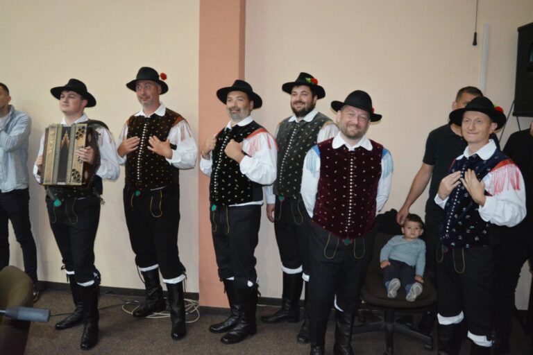 Lopare: Kulturna društva iz bratske opštine Šmarje pri Jelšah nastupila na Đurđevdanskim svečanostima