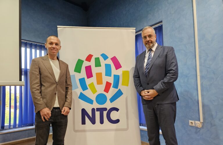 Opština Ugljevik ugostila čuvenog dr Ranka Rajovića stručnjaka za razvoj i odrastanje djece: Kraći put do znanja