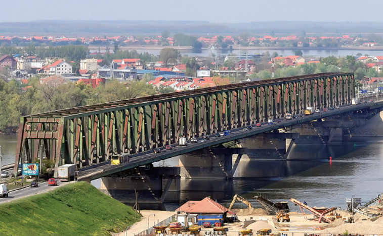 Mladić skočio sa Pančevačkog mosta; Poznata braća pritekla u pomoć