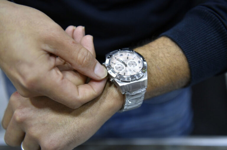 Lopov, ali stručan: Vratio ukradene luksuzne satove, a uz njih stavio poruku koja je sve šokirala