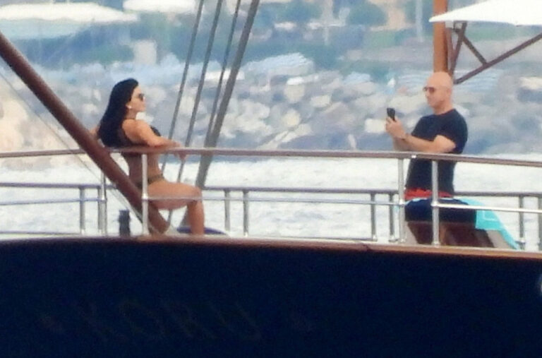 Bezosova jahta stigla u Hrvatsku: Sve je spremno, a gde je slavni par?