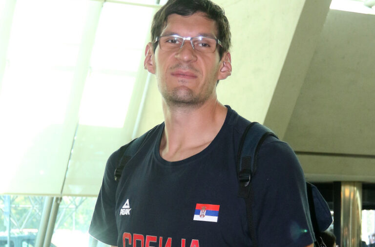 Boban Marjanović u nastavku komedije Adama Sendlera: Srpski košarkaš osvojio Holivud VIDEO