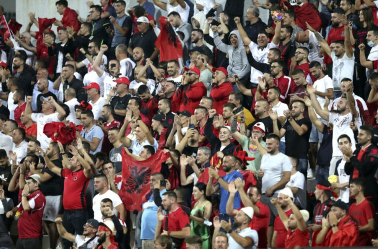 Bijes kod Albanaca ne jenjava: "Prodajete priču da ste prijatelji sa najvećim istorijskim neprijateljem"