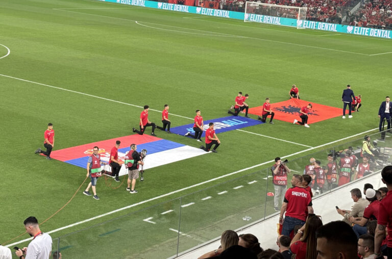 "Bože pravde" se jedva čulo – srpski reprezentativci ponosni, klinci provocirali