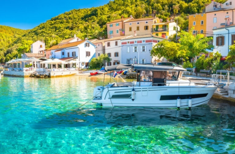 Elita ljetuje na ovom hrvatskom ostrvu: Krije jednu od najlepših plaža na svetu FOTO
