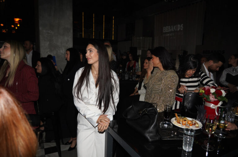 Trudna Milica Mandić: Fotkom sa plaže saopštila najljepše vijesti FOTO