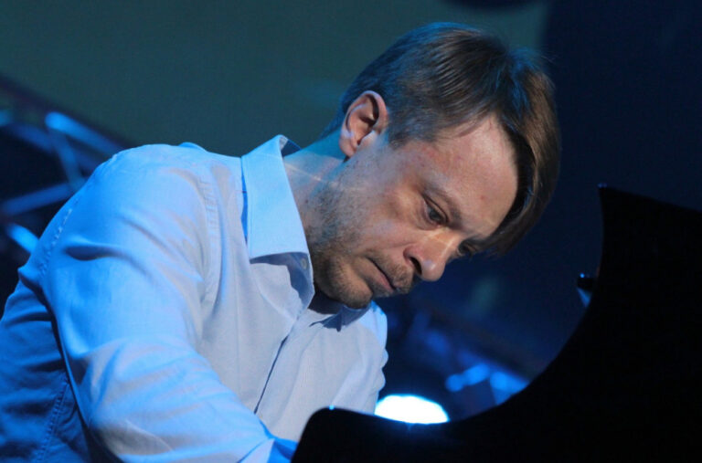 Na komemoraciju Matiji Dediću došle brojne poznate ličnosti: Gabi Novak skrhana