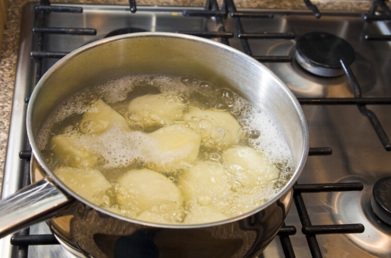 Tajna najukusnijeg kuvanog krompira: Domaćice obožavaju ovaj trik