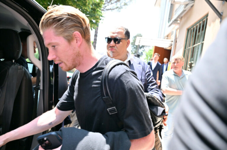 Erupcija pod Vezuvom – De Brujne stigao u Napulj!