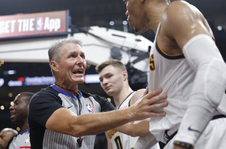 Urnebesna reakcija zbog ozloglašenog sudije – zbog njega se napatio i Denver VIDEO