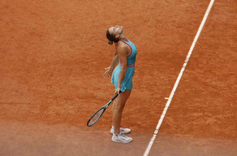 Na terenu lavica, van njega – supermodel: Najzgodnija teniserka mami uzdahe u bikiniju FOTO