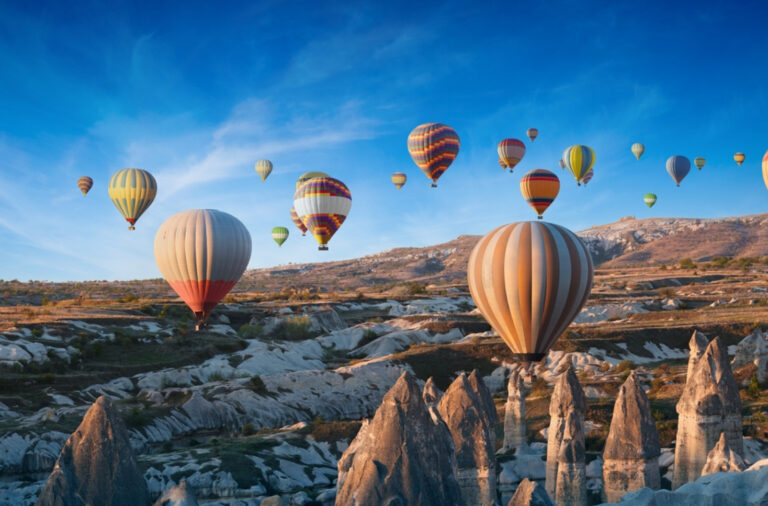 Strašna nesreća u popularnom ljetovalištu: Jedna osoba poginula, 19 povređeno FOTO