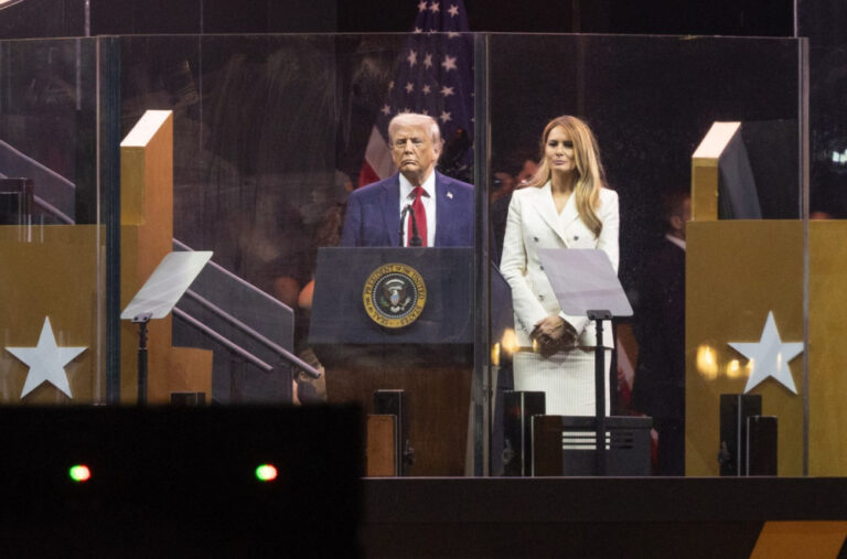 Tramp zaspao na sopstvenom rođendanu, urnebesni mimovi se samo nižu FOTO