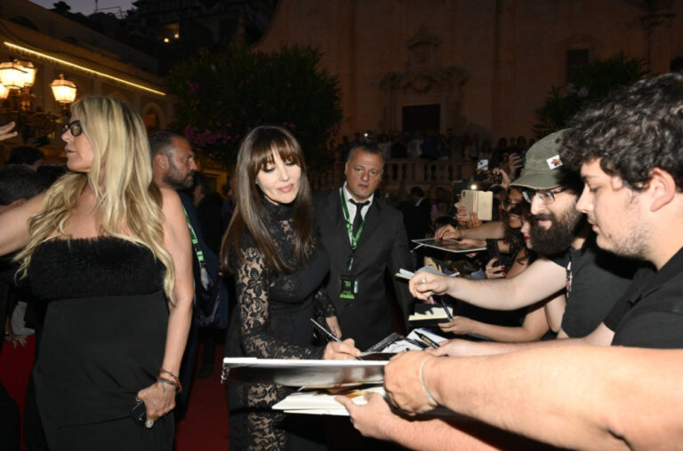 Monika Beluči sva u čipki je jedino što ćete danas željeti da vidite FOTO