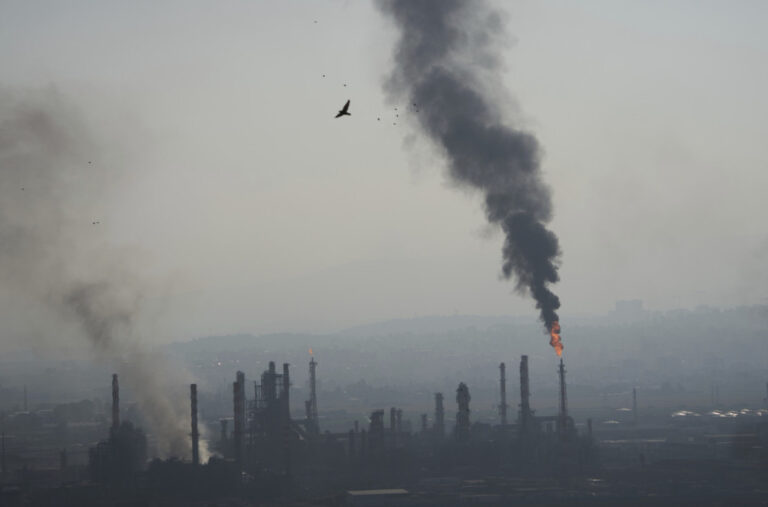 Izrael šokirao Iran: Borbeni avioni pogođeni u Teheranu