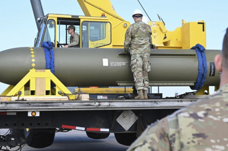 Samo jedna bomba i jedan avion mogu da okončaju rat FOTO/VIDEO