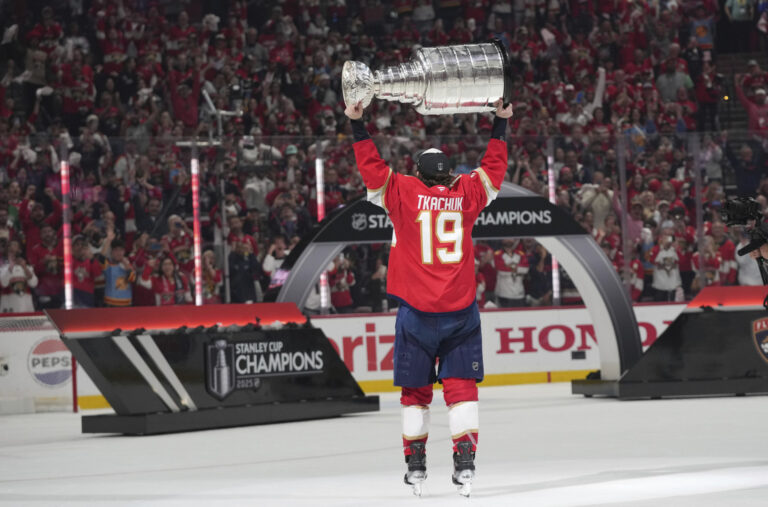 "Sunčana država" vlada hokejom na ledu – Kanađani opet bez titule u "njihovom sportu" VIDEO