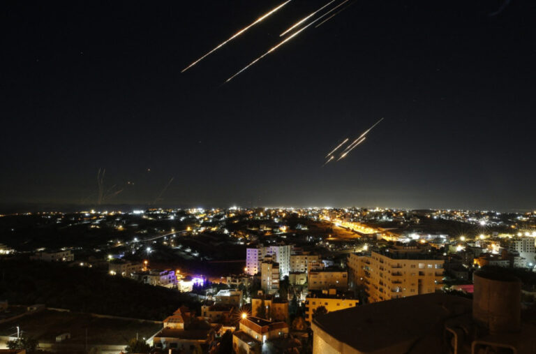 Tramp donosi odluku o napadu; Evakuacija; Gađana nuklearna postrojenja; Katastrofa je sve bliža