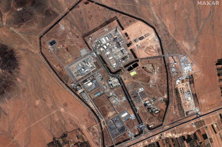 Satelitske slike potvrđuju: Pogođen nuklearni reaktor FOTO