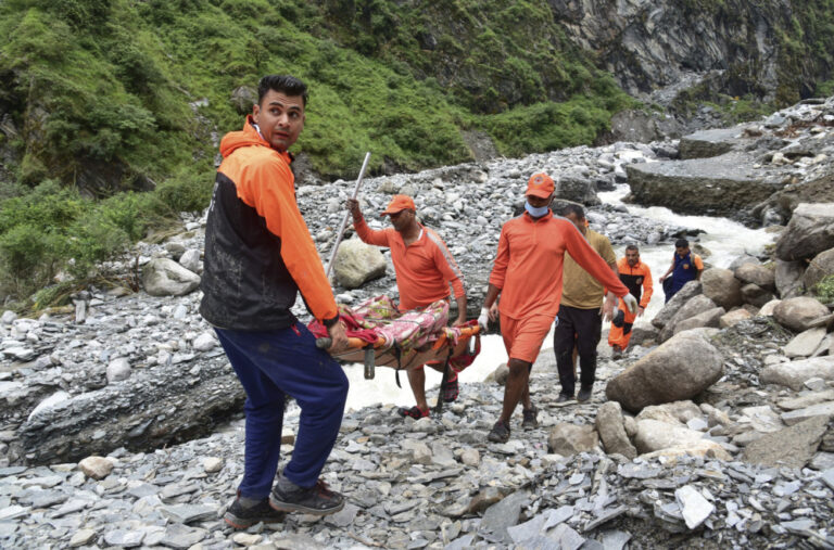 Bujične poplave napravile kolaps: Više poginulih i nestalih; Snimci su jezivi VIDEO