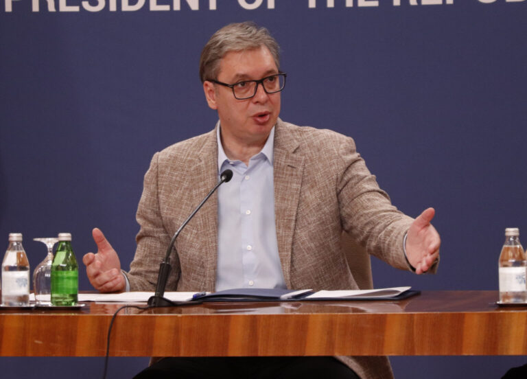 Vučić: Kakav imbecil morate da budete da pređete ulicu na pješačkom 300-400 puta