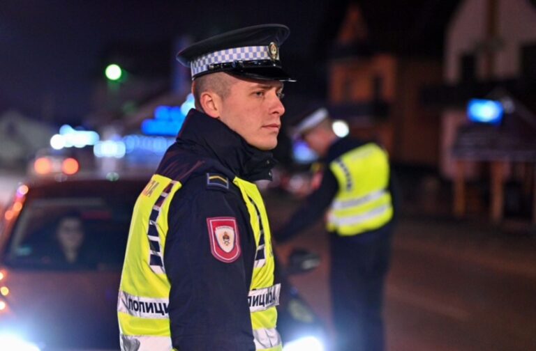 Drama u Banjaluci: Nasilno zaustavili auto pa od vozača pokušali oteti torbicu