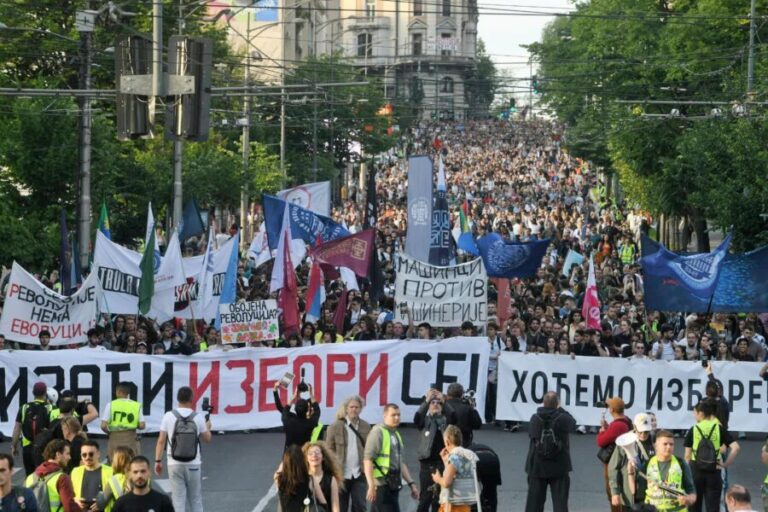 Danas se u 34 grada u Srbiji održava veliki protest „Vostani Serbije“