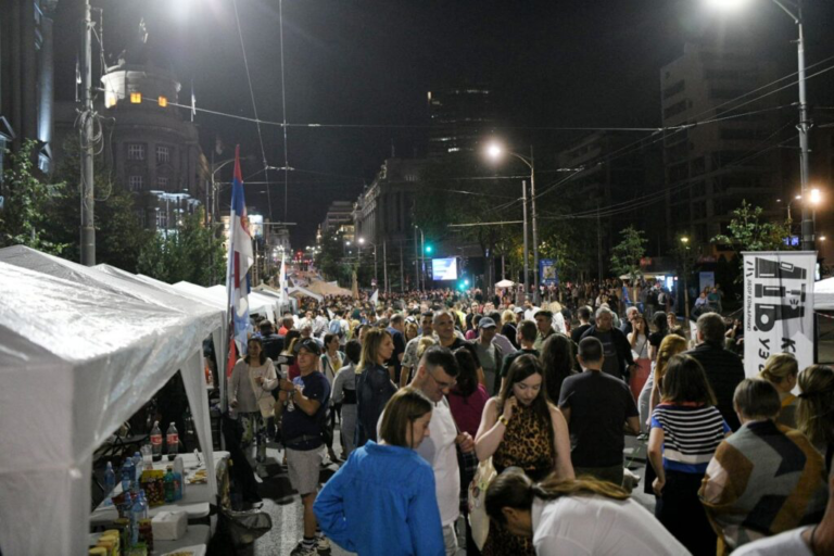 Blokada ispred Vlade Srbije će trajati do ispunjenja zahteva: Profesori poručuju da vlast neće uspeti da uništi Univerzitet
