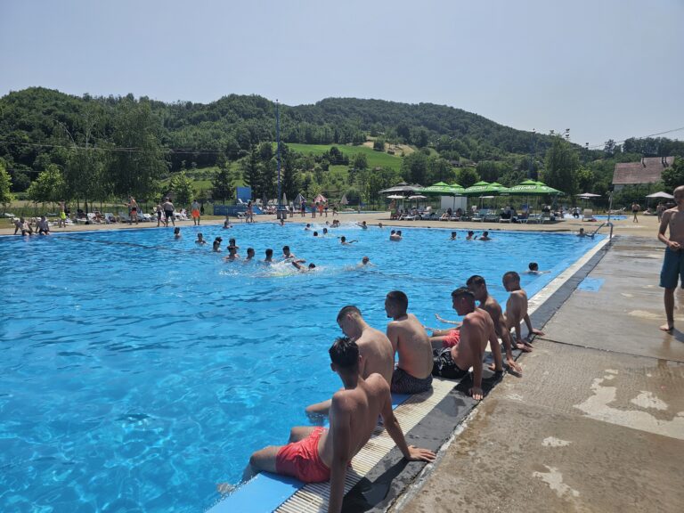 Ugljevički bazeni otvoreni: Djeca do 10 godina ulaze besplatno!