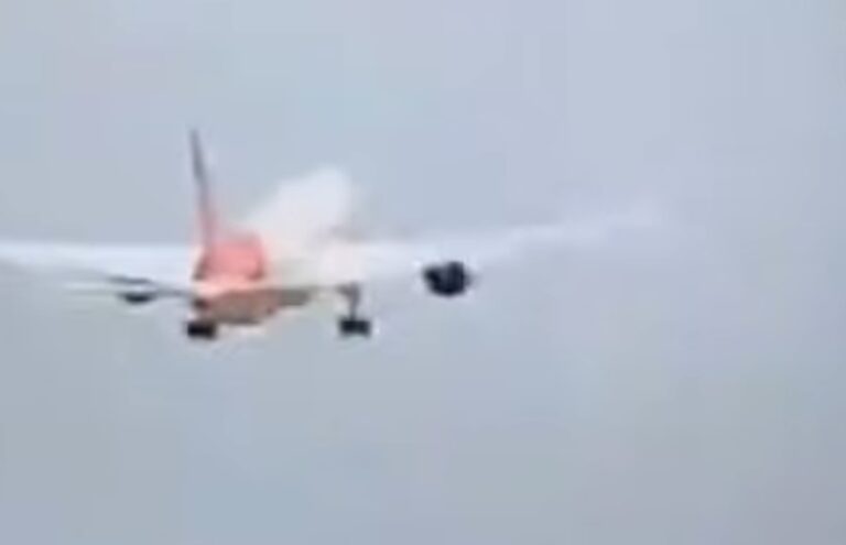 Novi jezivi snimak pada aviona: Bum! Ogromna eksplozija VIDEO