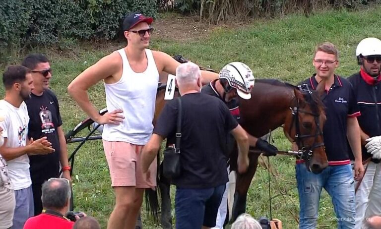 Ne može bez hipodroma: Jokić ponovo gleda konje VIDEO