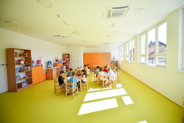 Radnici Centra za predškolsko vaspitanje i obrazovanje izlaze na Trg Krajine