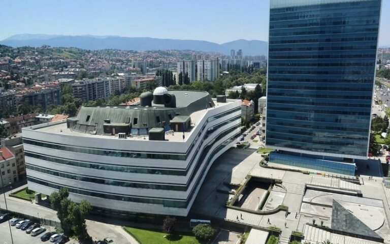 Bez obrazloženja: Sanacija krova na Parlamentu BiH poskupjela za milion i po KM