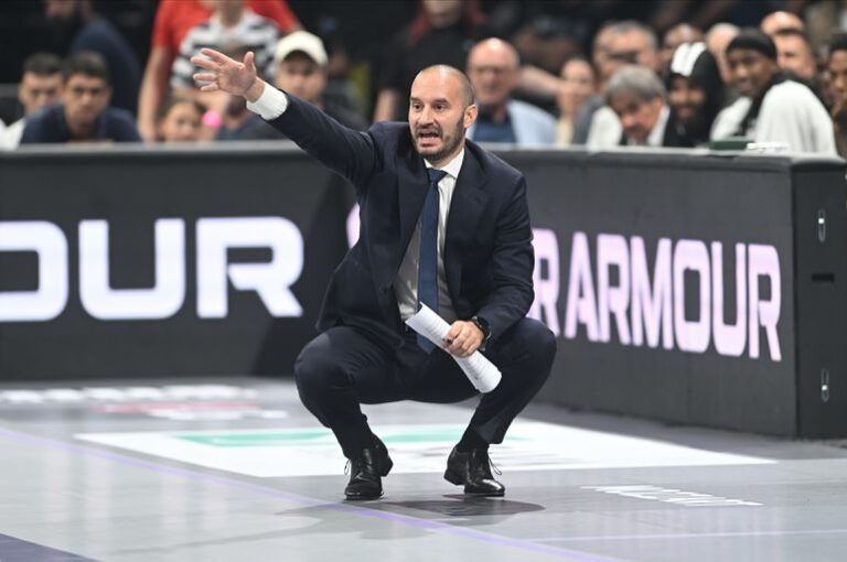 Novi šou Karaičića na konferenciji za medije: „Ne vjerujem u opasnosti, samo u šumu“